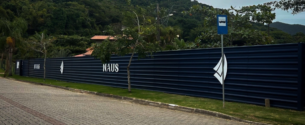 Quando a arte é ajudar: conheça a ação social por trás dos tapumes da Naus